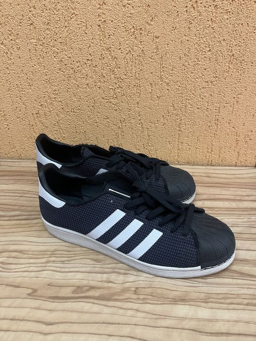 Adidas Superstar negri cu accente albe - Originali - marimea 44 2/3