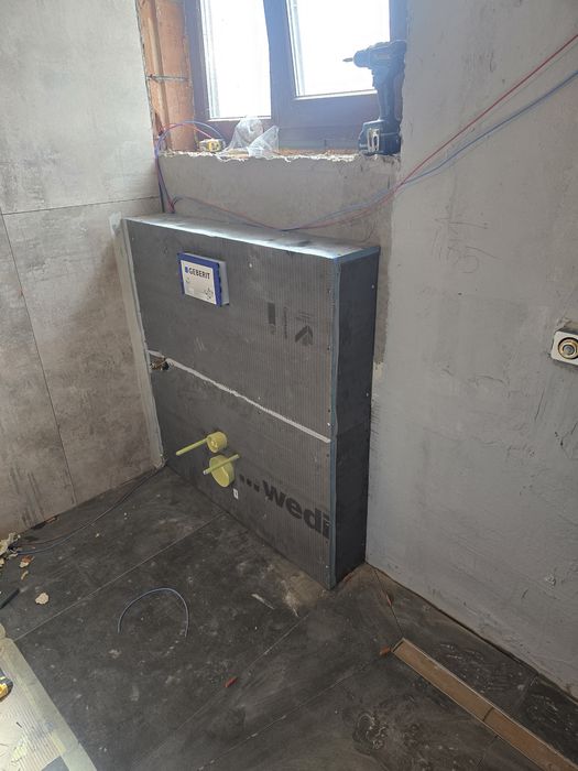 Execut lucrării fatade placare cu piatra naturala