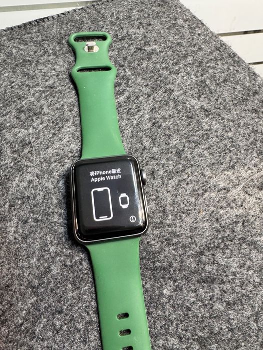 Apple Watch Series 3 (38мм) GPS + Зелена Каишка и USB-C Зарядно