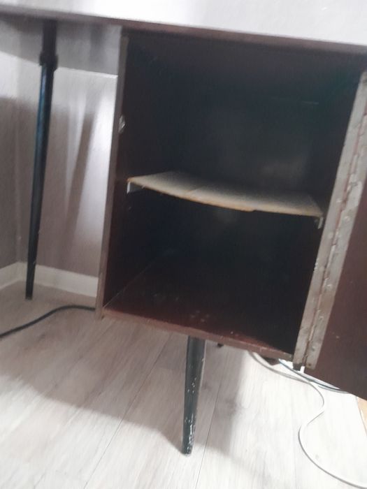 Продам письменный стол  и стол-книжку
