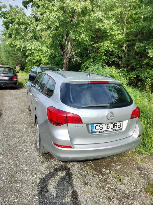 Vând Opel Astra J