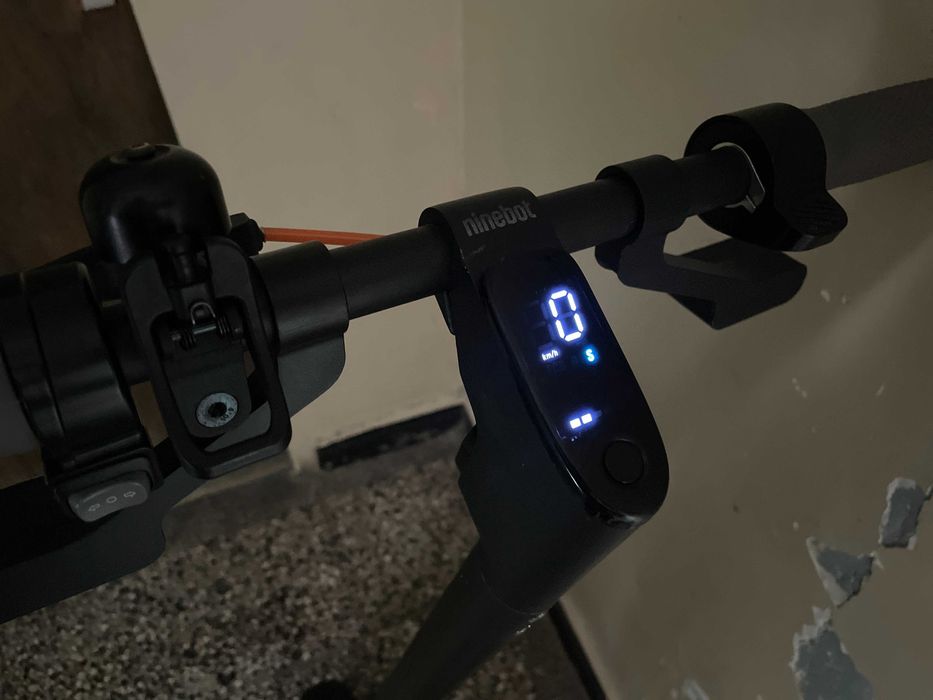 Електрическа тротинетка Ninebot by Segway F40I с мигачи, 10" гуми
