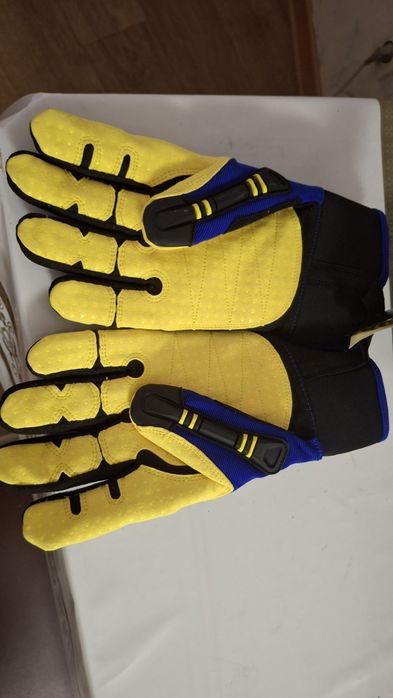 Противоударные перчатки