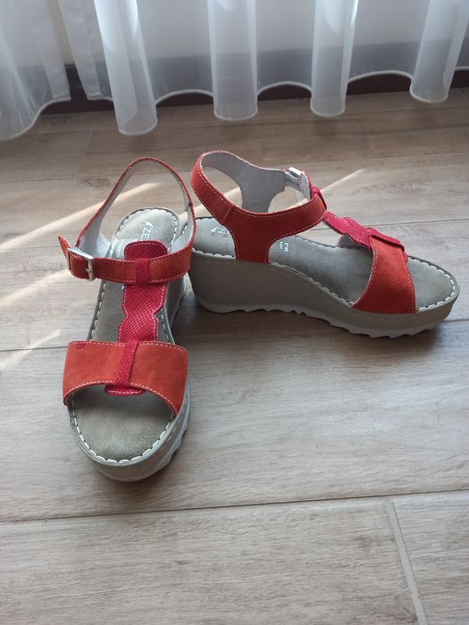 Sandale din piele