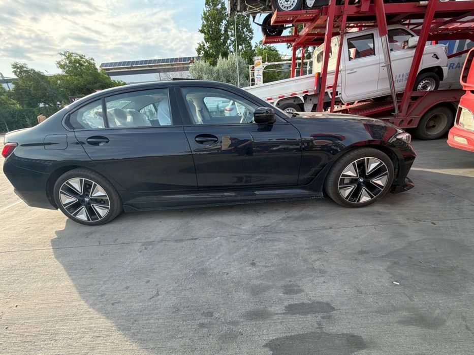 BMW i3 35L 2025 yil