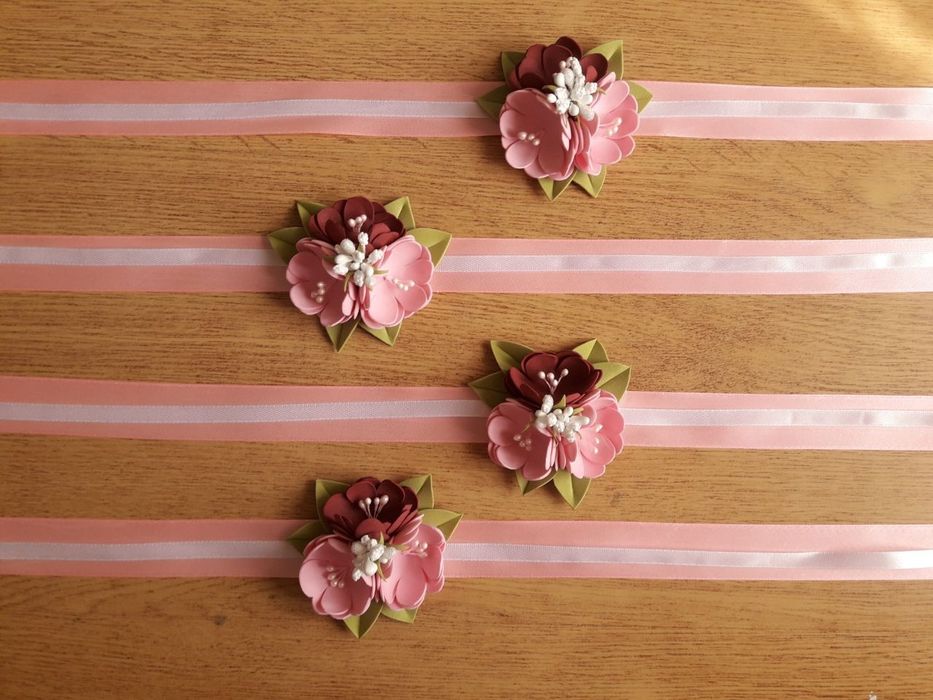 Бутоньерки (браслеты)