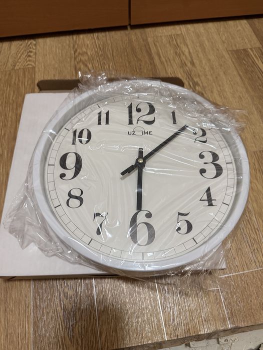 Часы настенные белые