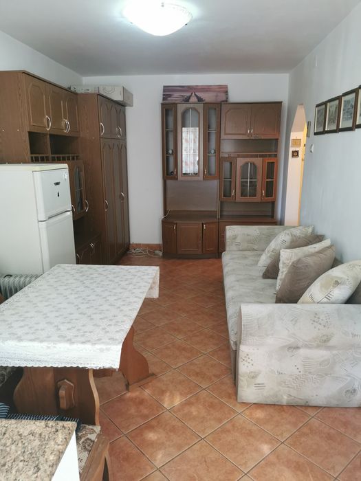 Închiriez garsoniera zona Confecții