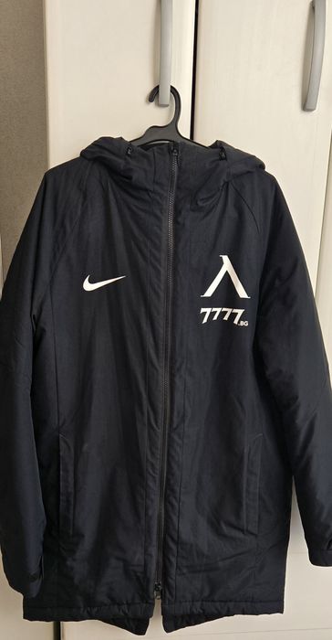 Яке nike  зимно размер М