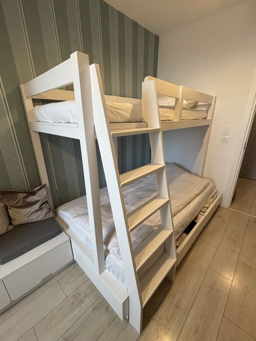 Pat supraetajat alb cu sertare - pret avantajos, saltele incluse!