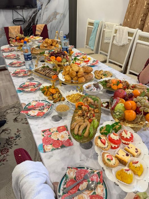 Продам стол стульями