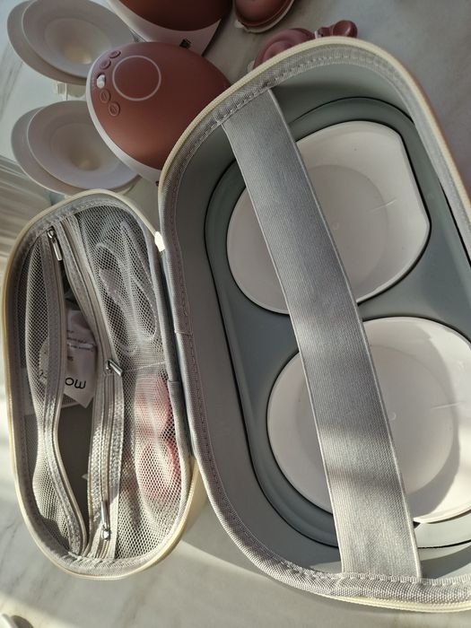 Смарт двойна електрическа помпа за кърма Momcozy M9 Hands-Free, с моби