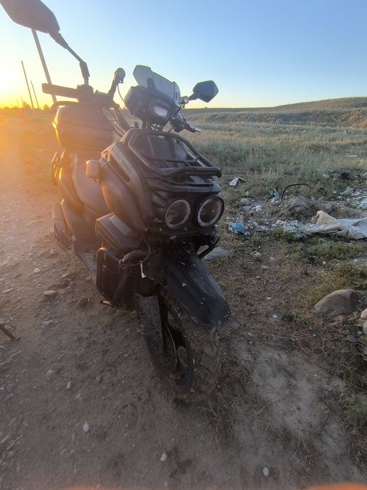 Продам скутер танк 180 куб