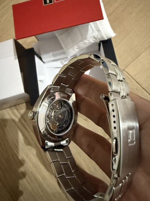 Продам часы Tissot новые