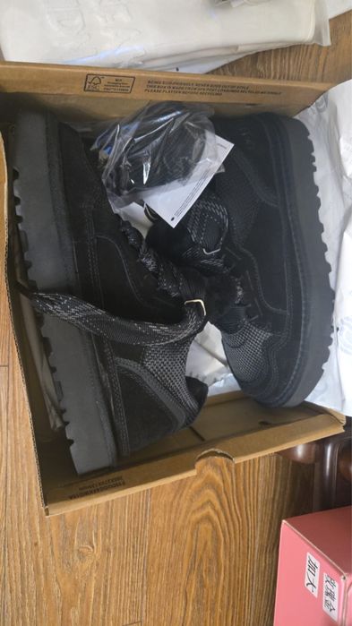 Продам кроссовки утепленные