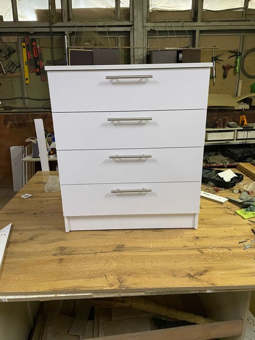 Комод четыре ящиком есть в наличии таййори бор