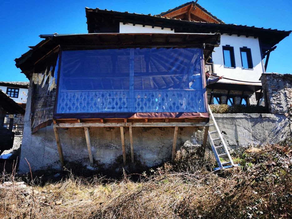 Ветроупорни завеси, навеси, покривала