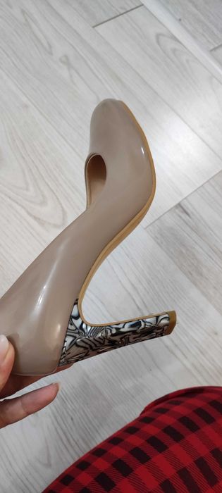 Продам туфли лакированные