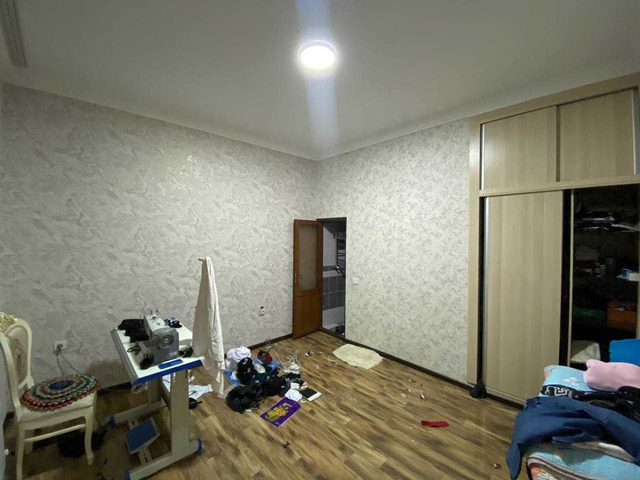 Аллон махаллада 2- кавватли уй, 3-сотка, 6-хона, подвали бор.