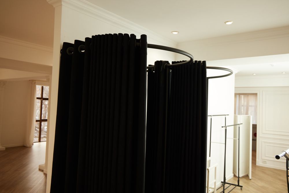Продаем гримерную штора и каркас цена за 1 шт в сборе