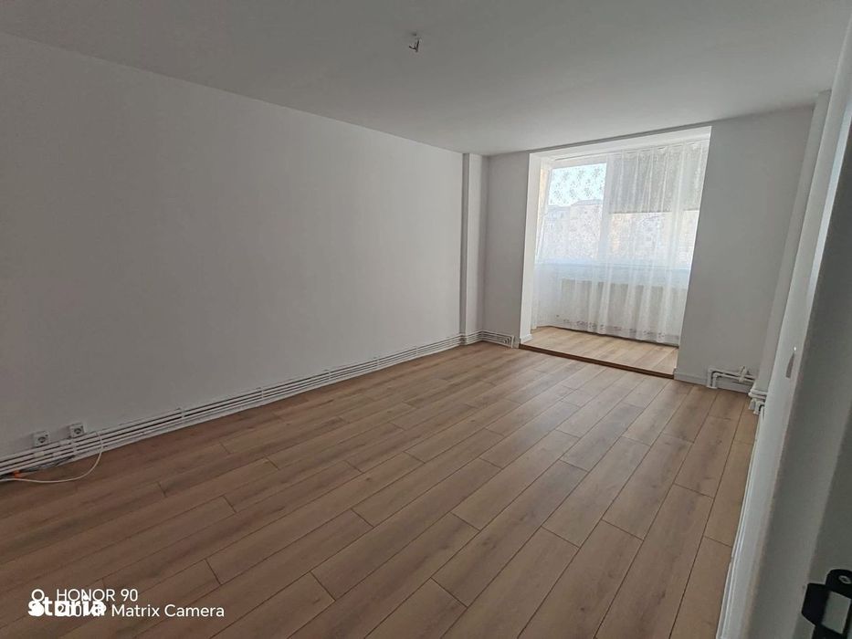 De vanzare apartament cu 4 camere și 2 balcoane, renovat, etajul 2