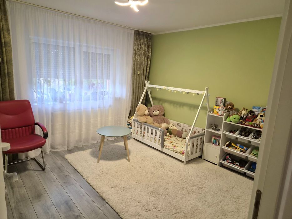 De vanzare, Apartament 4 camere Micro 17, Satu Mare