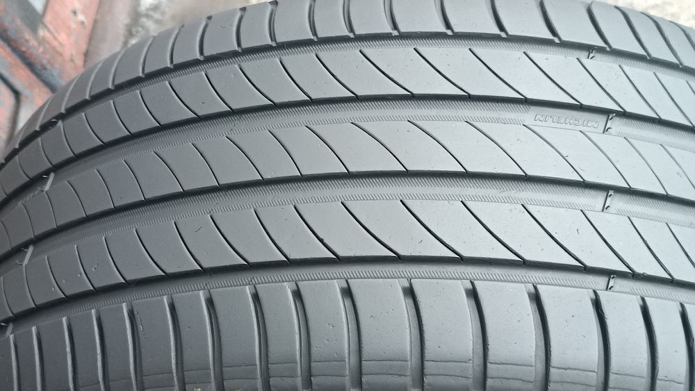 245/40/18 Michelin