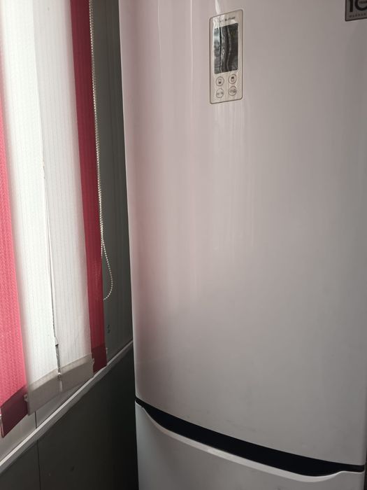 Холодильник LG .