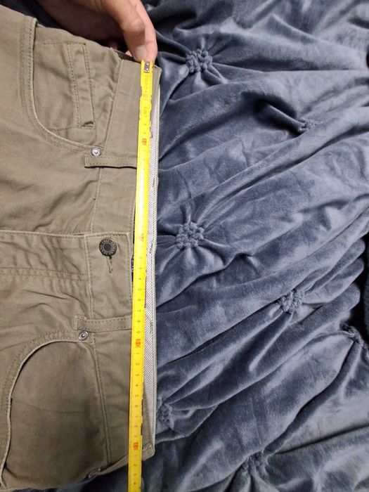 Vand pantaloni Armani jeans