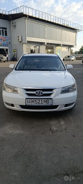 Hyundai.     sonata