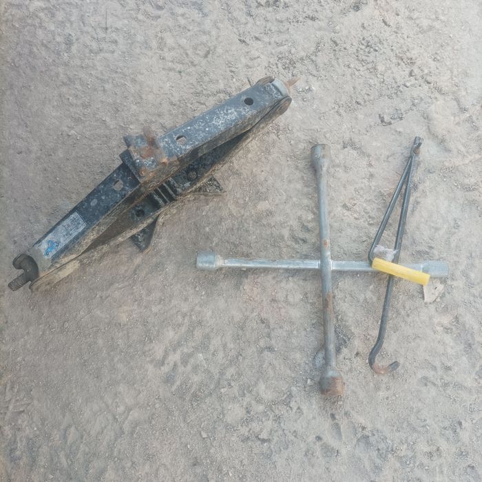 Продам домкрат и балонник