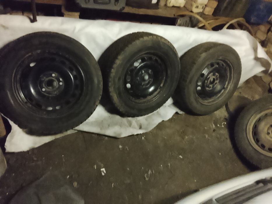 Продам резину с дисками на Ауди 100 С4.