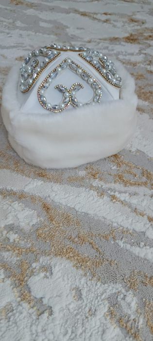 Костюм национальный , ручной работы ,свровские камни.