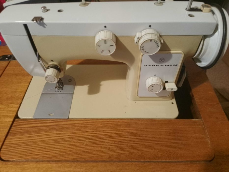 Швейная машинка Чайка-142 М