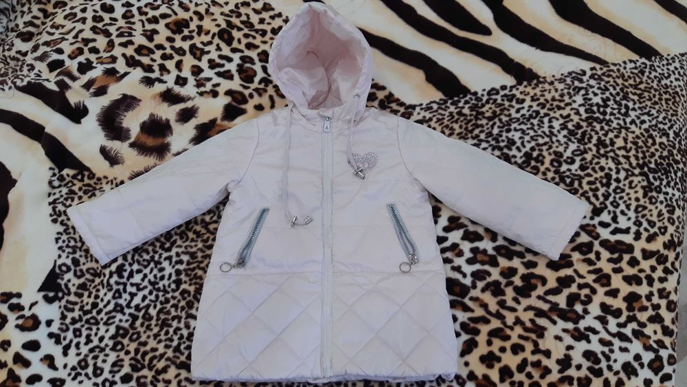 Продам куртку детскую весеннюю