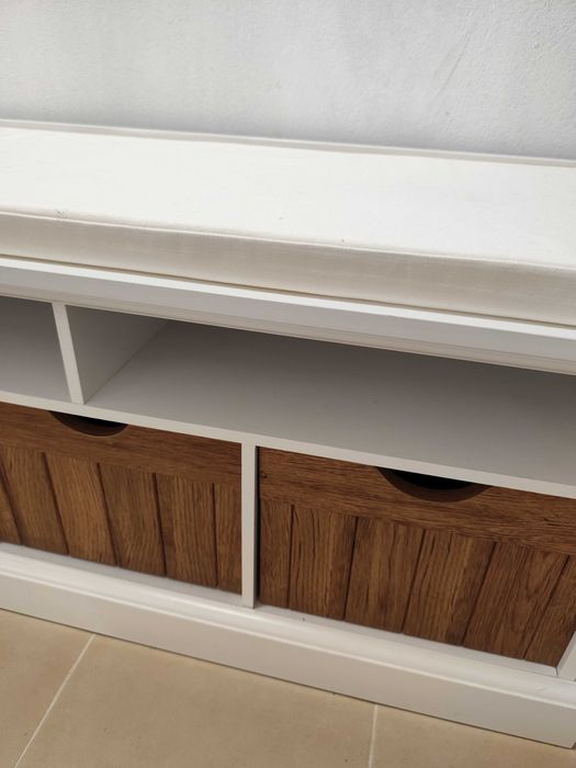 Шкаф за стена и пейка от  Jysk