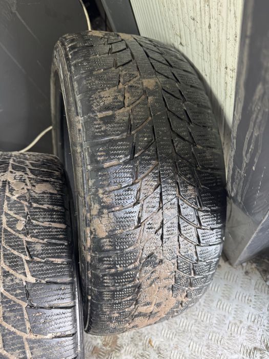 Продам шины 235/45 R18