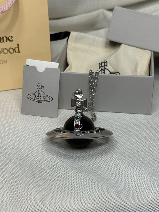 VIVIENNE Westwood colier ”world’s end - giant orb”, onyx/argintiu