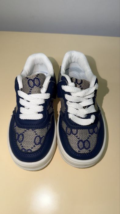 Детские кроссовки, размер 26