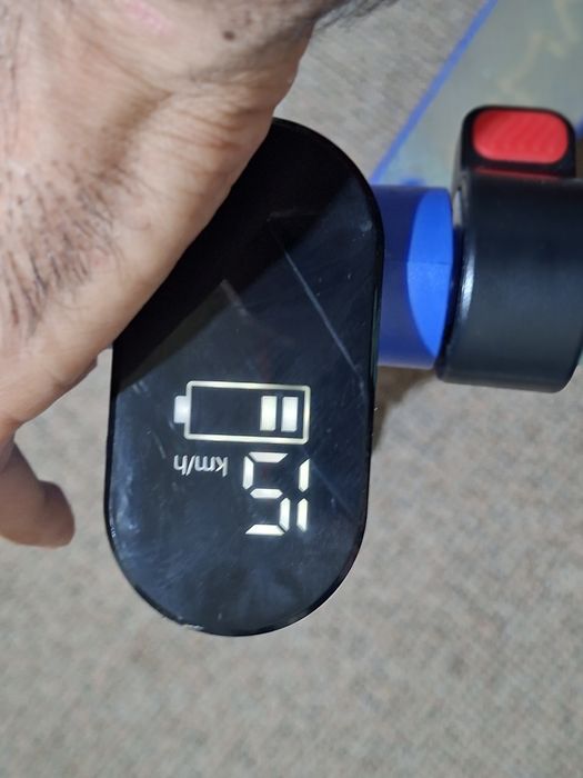 Vand trotineta electrica copii 5.9 ani in timisoara pret 550 ron folosota foarte putin