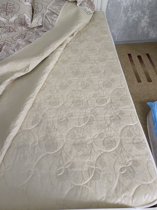 Продам 2х спальную кровать .