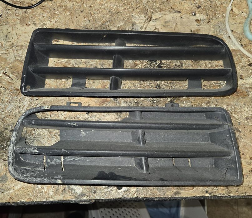 Vând grile bara față Golf 4