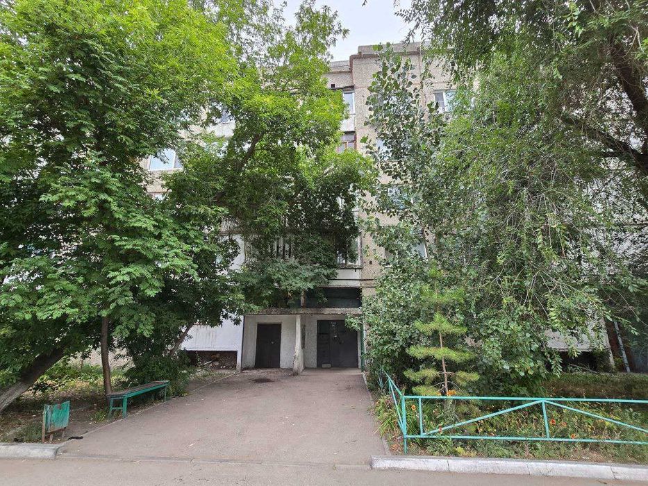 продам 2 ком квартиру в центре