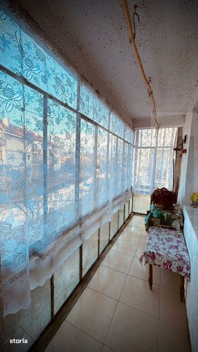 Apartament cu 3 camere si balcon, decoamandat, spatios si calduros in