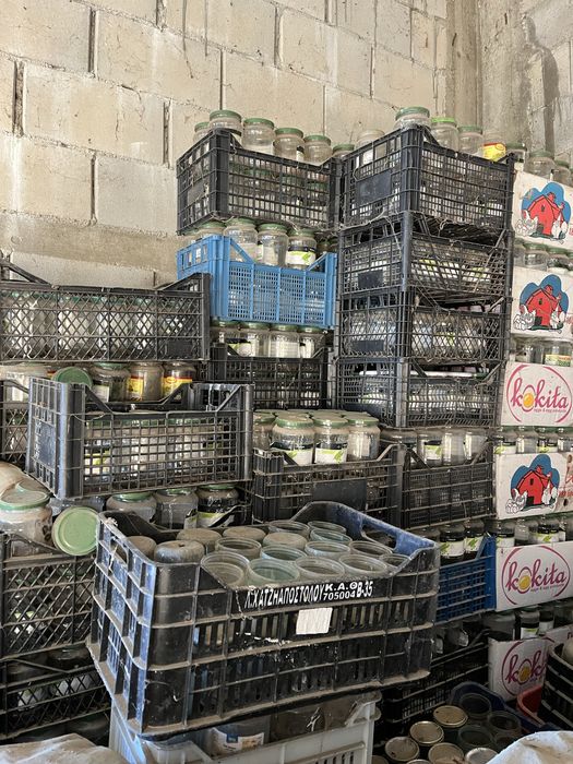 Буркани стъклени с капачка, тенекии за мед