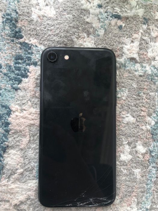 Айфон се 2022 идеал