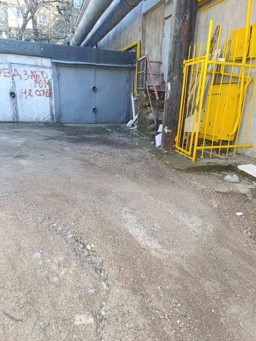 Продам гараж в районе 13 поликлиники