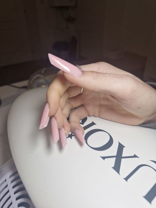 Manichiura cu gel și oja semi