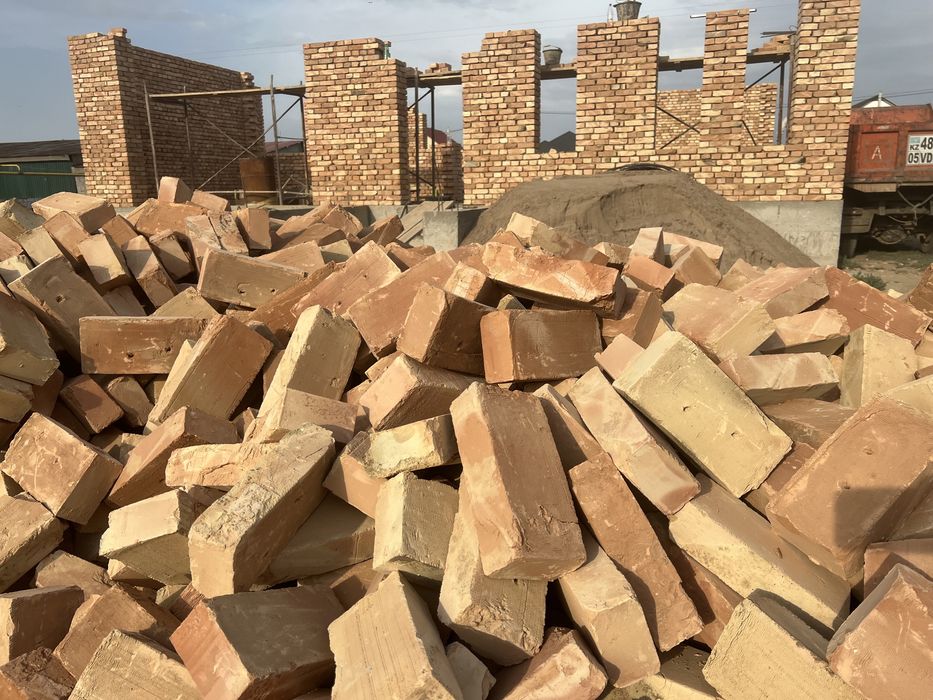 Красный кирпичи новый