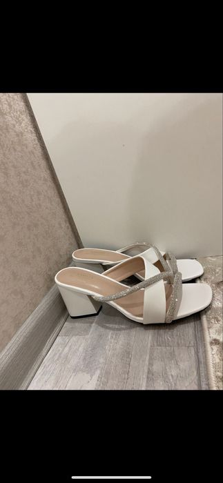 Босоножки женские